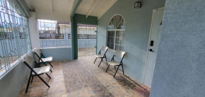 Hillside Sunrise, 2 Bed 2 Bath in Gated Community, close to beach, food, clubs & shopping Free Parking, Free Wi-Fi